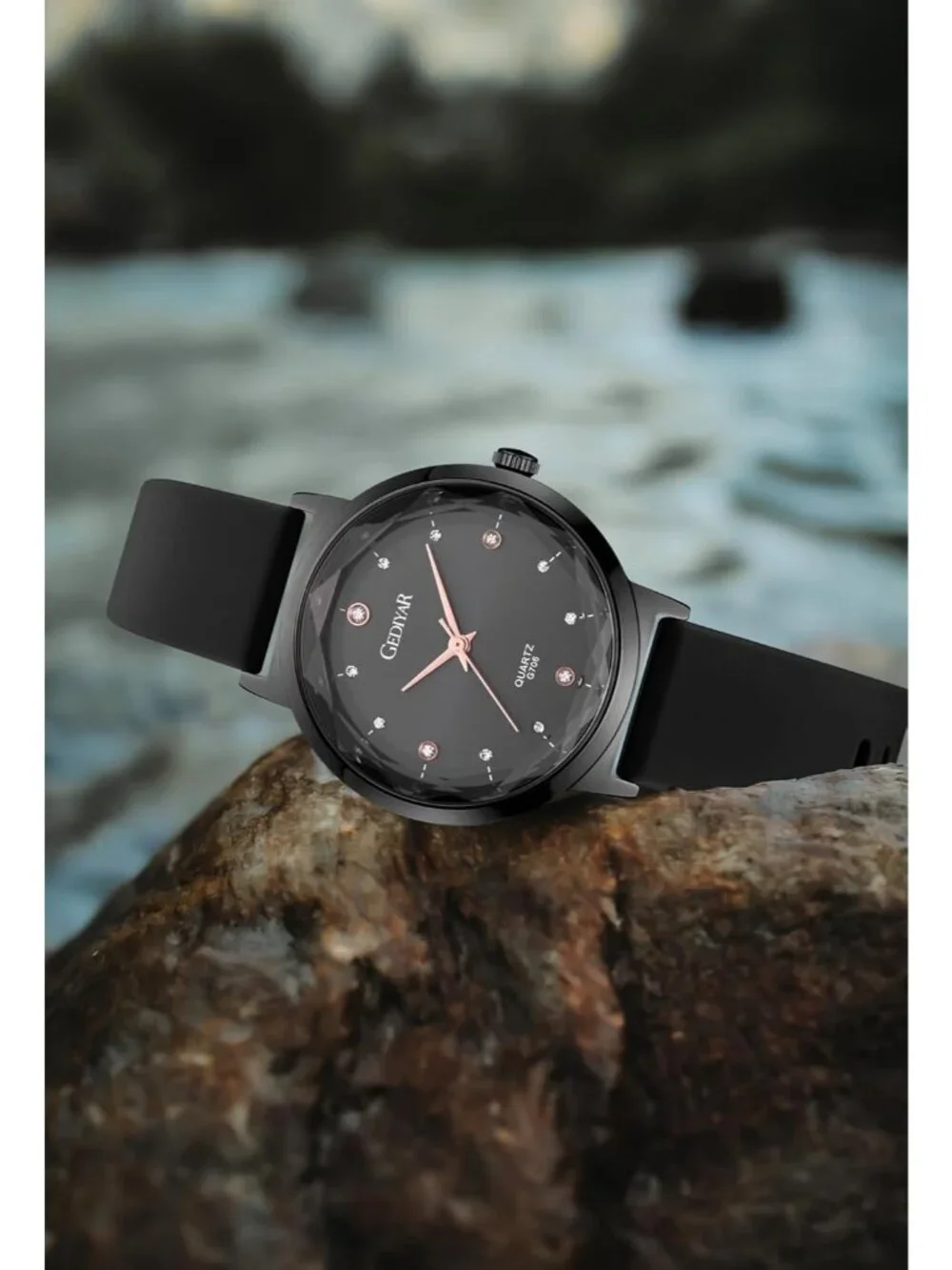 N/A features crystal